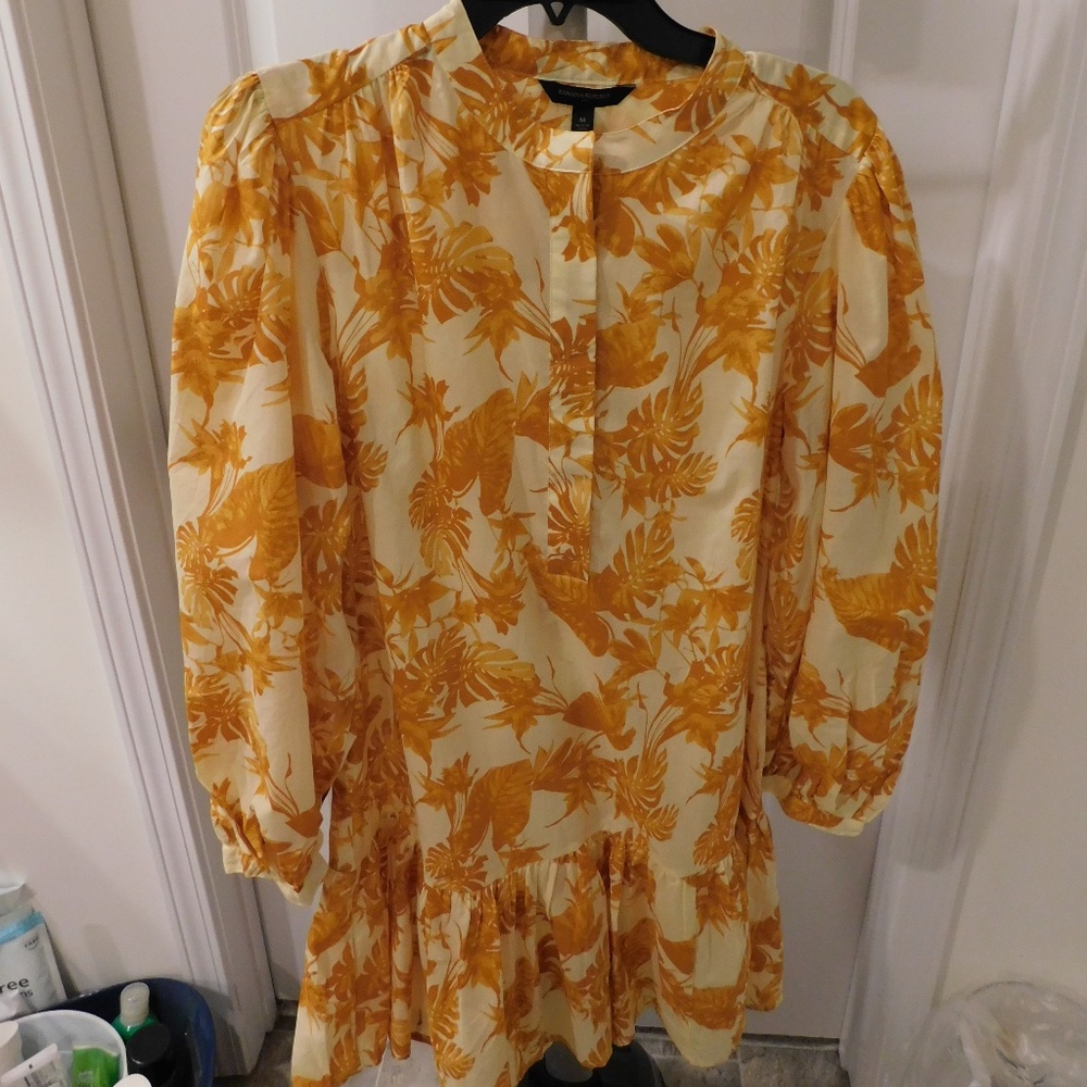 Banana Republic Leaf Pattern Cream & yellow sleeved dress Size M Spring/Summer